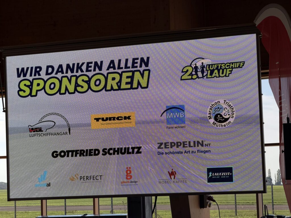 Sponsorenwand auf dem LED-Trailer beim 2. Luftschifflauf
